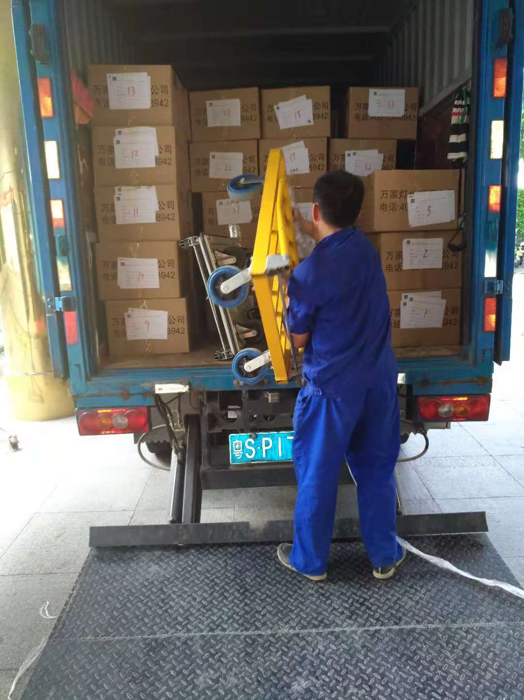  在深圳搬家怎么办，人生就是博搬家公司告诉你！